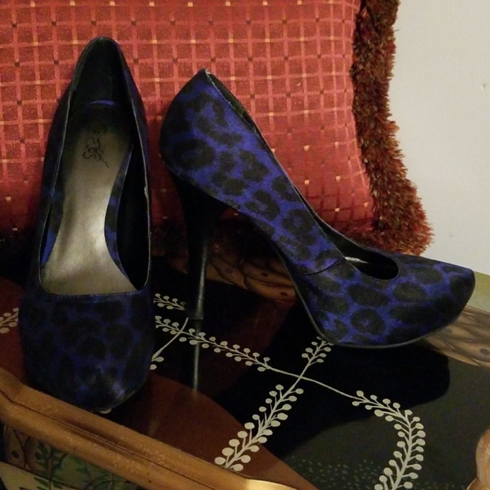 Heels - Picture 3 of 4